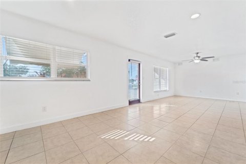House in Seminole, Florida 3 bedrooms, 141.4 sq.m. № 1851492 - photo 23