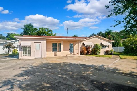 House in Seminole, Florida 3 bedrooms, 141.4 sq.m. № 1851492 - photo 1