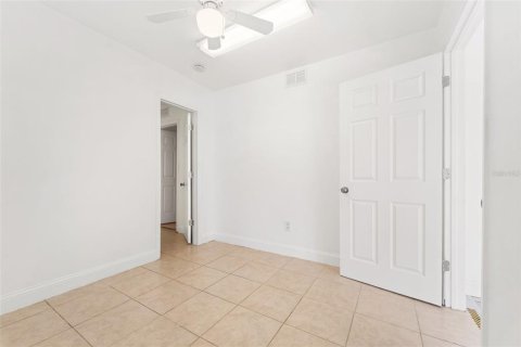 House in Seminole, Florida 3 bedrooms, 141.4 sq.m. № 1851492 - photo 20