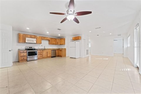 House in Seminole, Florida 3 bedrooms, 141.4 sq.m. № 1851492 - photo 6