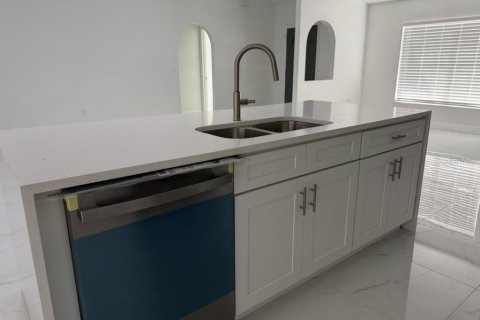 Villa ou maison à louer à Spring Hill, Floride: 3 chambres, 144.83 m2 № 2378203 - photo 7