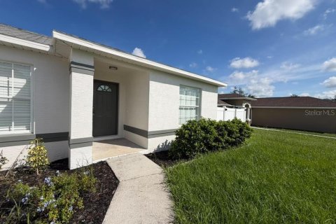 Villa ou maison à louer à Spring Hill, Floride: 3 chambres, 144.83 m2 № 2378203 - photo 3