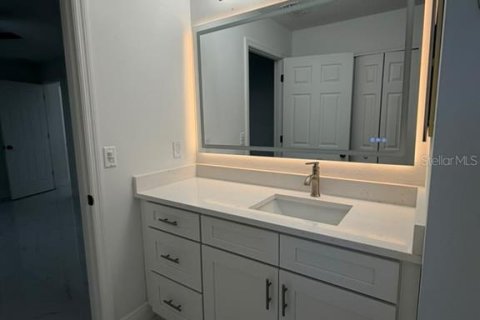 Villa ou maison à louer à Spring Hill, Floride: 3 chambres, 144.83 m2 № 2378203 - photo 12
