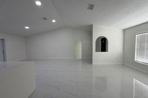 Villa ou maison à louer à Spring Hill, Floride: 3 chambres, 144.83 m2 № 2378203 - photo 9