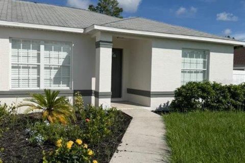 Villa ou maison à louer à Spring Hill, Floride: 3 chambres, 144.83 m2 № 2378203 - photo 2