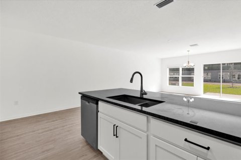 Townhouse in Lake Wales, Florida 3 bedrooms, 135.92 sq.m. № 1547070 - photo 5