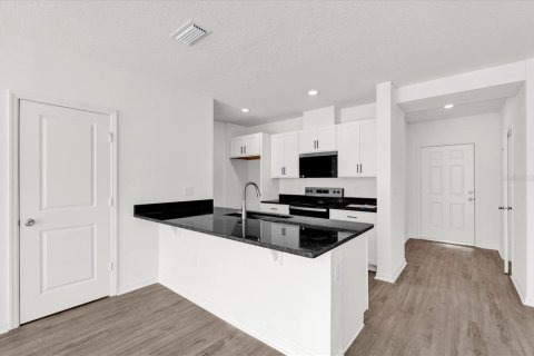 Townhouse in Lake Wales, Florida 3 bedrooms, 135.92 sq.m. № 1547070 - photo 3
