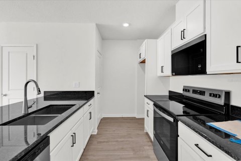 Touwnhouse à vendre à Lake Wales, Floride: 3 chambres, 135.92 m2 № 1547070 - photo 4