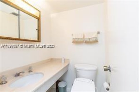 Condominio en venta en Hallandale Beach, Florida, 1 dormitorio, 80.82 m2 № 2021379 - foto 12