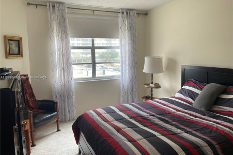 Condominio en venta en Hallandale Beach, Florida, 1 dormitorio, 80.82 m2 № 2021379 - foto 11