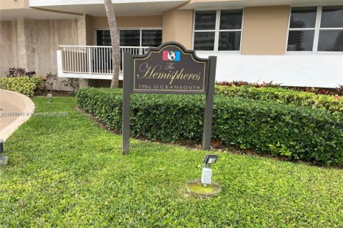 Condominio en venta en Hallandale Beach, Florida, 1 dormitorio, 80.82 m2 № 2021379 - foto 22