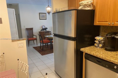 Condominio en venta en Hallandale Beach, Florida, 1 dormitorio, 80.82 m2 № 2021379 - foto 9