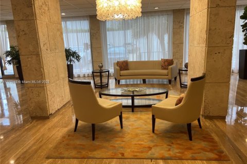 Condominio en venta en Hallandale Beach, Florida, 1 dormitorio, 80.82 m2 № 2021379 - foto 2