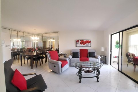 Copropriété à vendre à Sunrise, Floride: 2 chambres, 78.97 m2 № 2005471 - photo 4