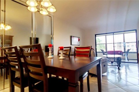 Copropriété à vendre à Sunrise, Floride: 2 chambres, 78.97 m2 № 2005471 - photo 2