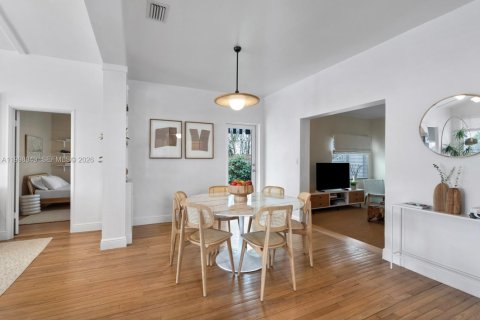 Casa en alquiler en Miami Beach, Florida, 4 dormitorios, 205.69 m2 № 2060978 - foto 8