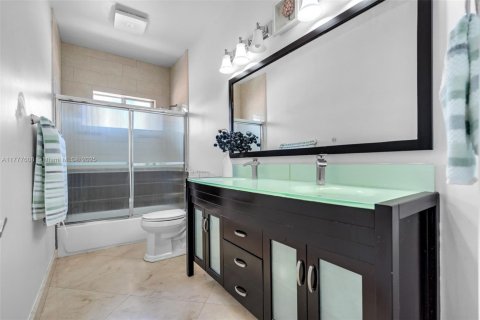 Купить виллу или дом в Майами, Флорида 6 спален, 285.67м2, № 1961345 - фото 24