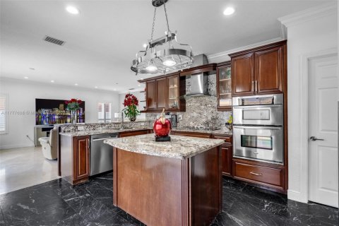 Купить виллу или дом в Майами, Флорида 6 спален, 285.67м2, № 1961345 - фото 13