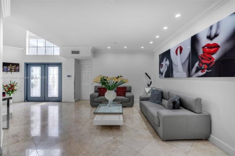 Купить виллу или дом в Майами, Флорида 6 спален, 285.67м2, № 1961345 - фото 8