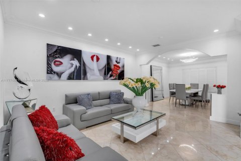 Купить виллу или дом в Майами, Флорида 6 спален, 285.67м2, № 1961345 - фото 9