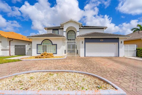 Купить виллу или дом в Майами, Флорида 6 спален, 285.67м2, № 1961345 - фото 1