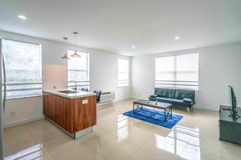 Снять в аренду квартиру в Майами-Бич, Флорида 1 спальня, 37.16м2, № 1941827 - фото 6