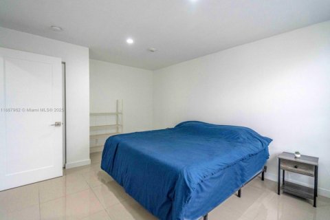 Снять в аренду квартиру в Майами-Бич, Флорида 1 спальня, 37.16м2, № 1941827 - фото 9