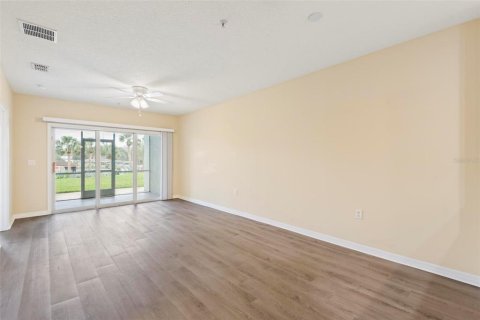 Condo in Palm Coast, Florida, 2 bedrooms  № 1542870 - photo 10