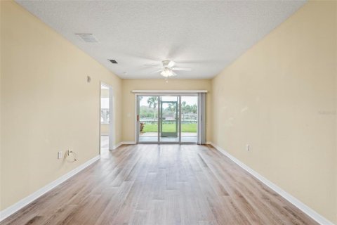 Condo in Palm Coast, Florida, 2 bedrooms  № 1542870 - photo 11