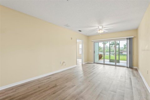 Condo in Palm Coast, Florida, 2 bedrooms  № 1542870 - photo 12