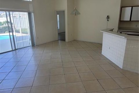 House in Davenport, Florida 4 bedrooms, 154.12 sq.m. № 1906109 - photo 2