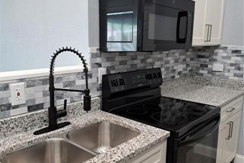 House in Englewood, Florida 3 bedrooms, 170.38 sq.m. № 2093445 - photo 15