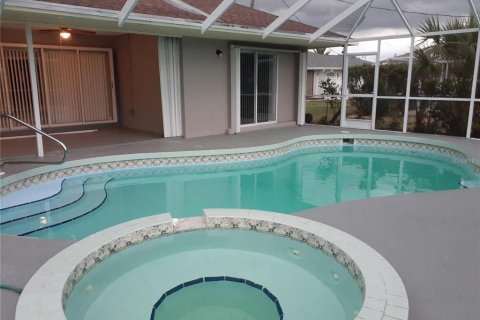 House in Englewood, Florida 3 bedrooms, 170.38 sq.m. № 2093445 - photo 3