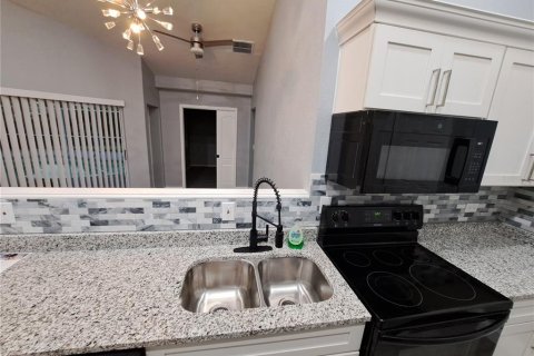 House in Englewood, Florida 3 bedrooms, 170.38 sq.m. № 2093445 - photo 16