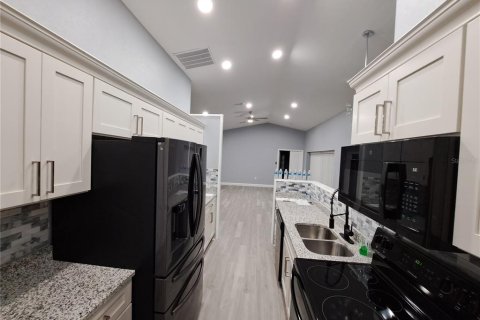 House in Englewood, Florida 3 bedrooms, 170.38 sq.m. № 2093445 - photo 19