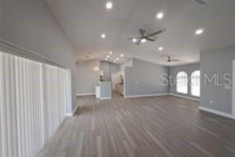 House in Englewood, Florida 3 bedrooms, 170.38 sq.m. № 2093445 - photo 8