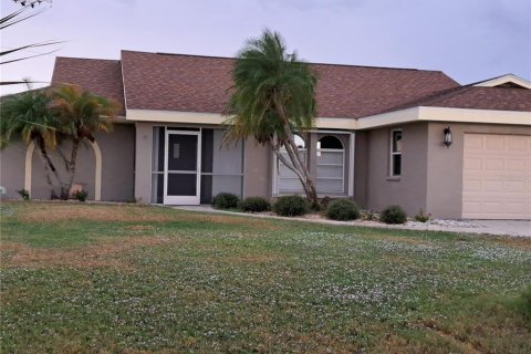 House in Englewood, Florida 3 bedrooms, 170.38 sq.m. № 2093445