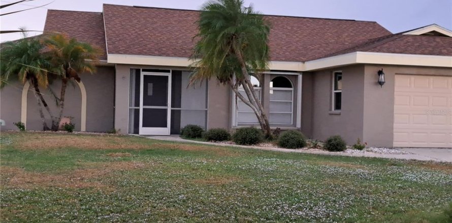 House in Englewood, Florida 3 bedrooms, 170.38 sq.m. № 2093445