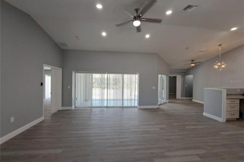 House in Englewood, Florida 3 bedrooms, 170.38 sq.m. № 2093445 - photo 7
