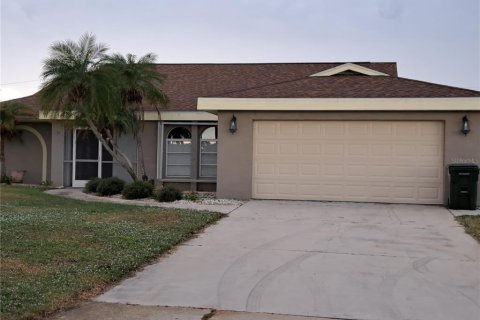 House in Englewood, Florida 3 bedrooms, 170.38 sq.m. № 2093445 - photo 2