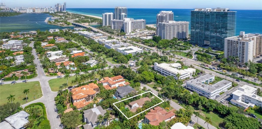 House in Bal Harbour, Florida 4 bedrooms, 354.42 sq.m. № 1764243