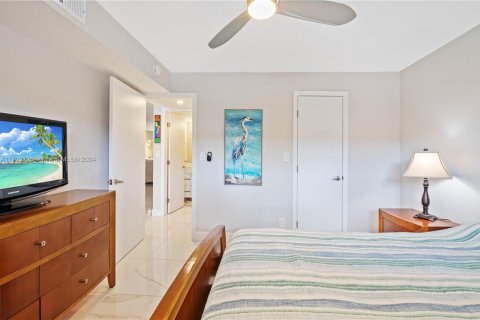 Condo in Pembroke Pines, Florida, 2 bedrooms  № 2059836 - photo 21