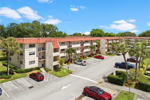 Condo in Pembroke Pines, Florida, 2 bedrooms  № 2059836 - photo 2