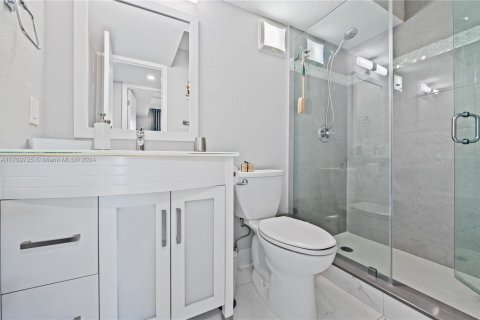 Condo in Pembroke Pines, Florida, 2 bedrooms  № 2059836 - photo 22