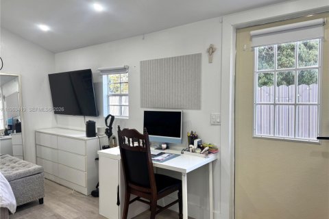 Propiedad comercial en alquiler en Miami, Florida № 2027709 - foto 5