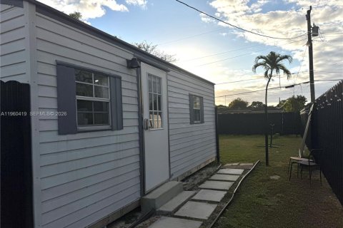 Propiedad comercial en alquiler en Miami, Florida № 2027709 - foto 6