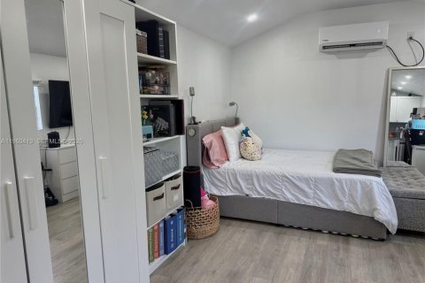 Propiedad comercial en alquiler en Miami, Florida № 2027709 - foto 4