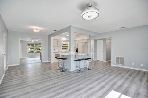 Casa en venta en Orlando, Florida, 4 dormitorios, 141.58 m2 № 2426990 - foto 9