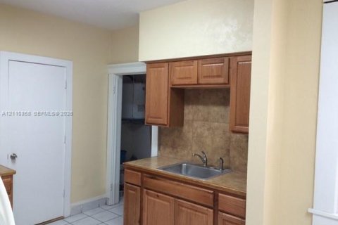 Commercial property in Miami, Florida 306.21 sq.m. № 2433830 - photo 10