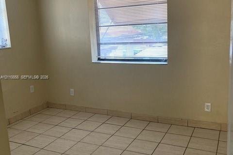 Commercial property in Miami, Florida 306.21 sq.m. № 2433830
